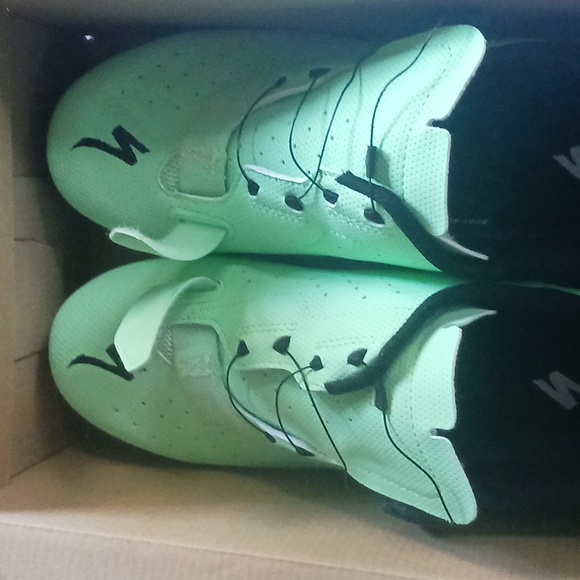 Unworn Cycling shoes EU 42 W10.5 US - Picture 2 of 2